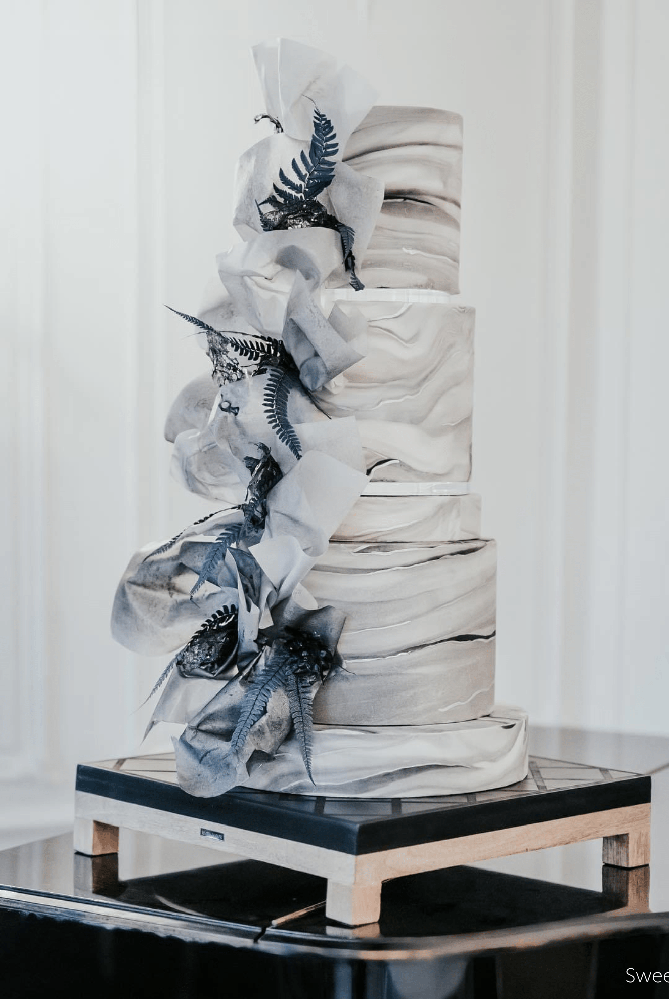 15mm Round Ultra Polished Clear Acrylic Cake Spacers - Prop Options