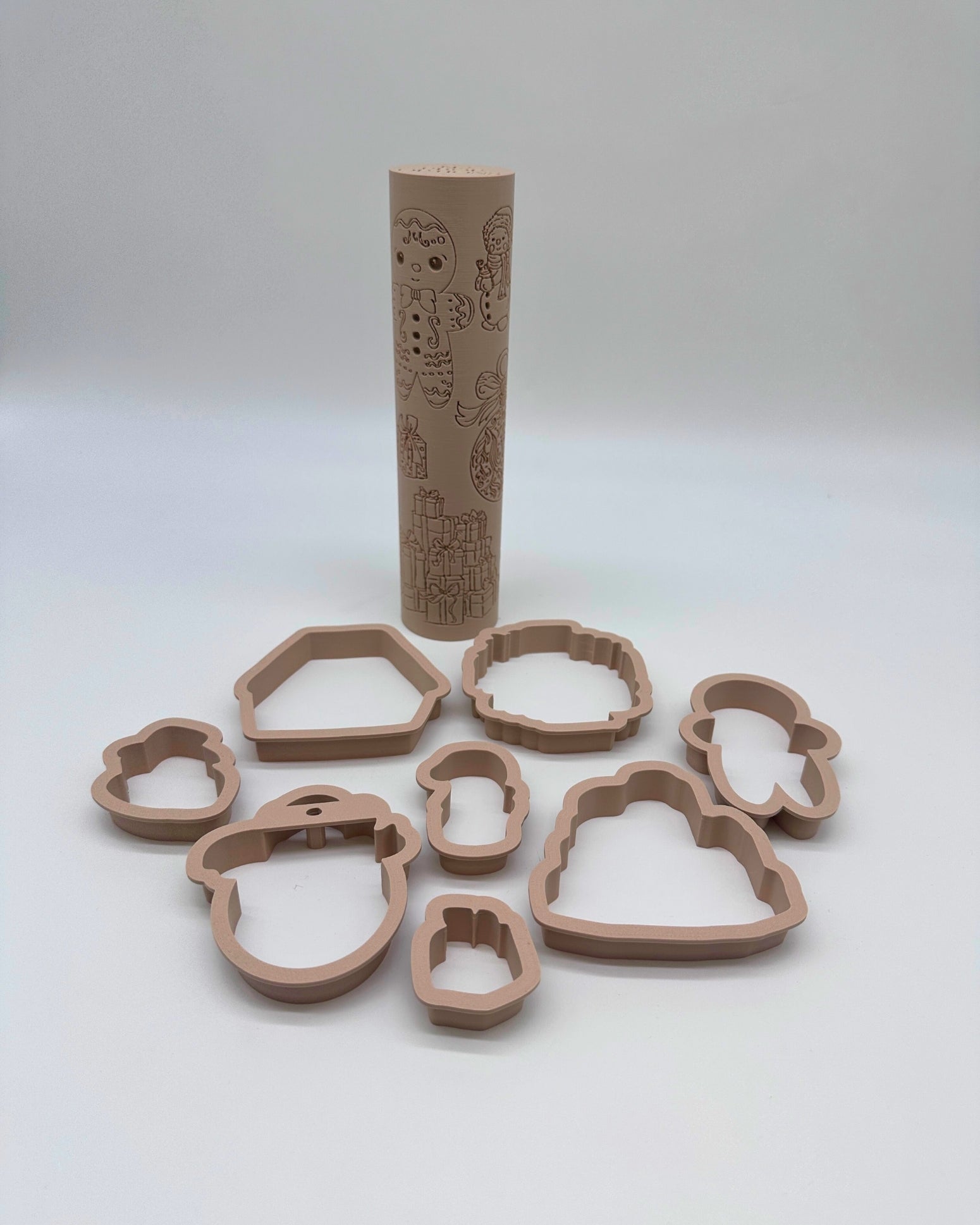 N2 - HOLIDAY SEASON ROLLING PIN AND CUTTER SET