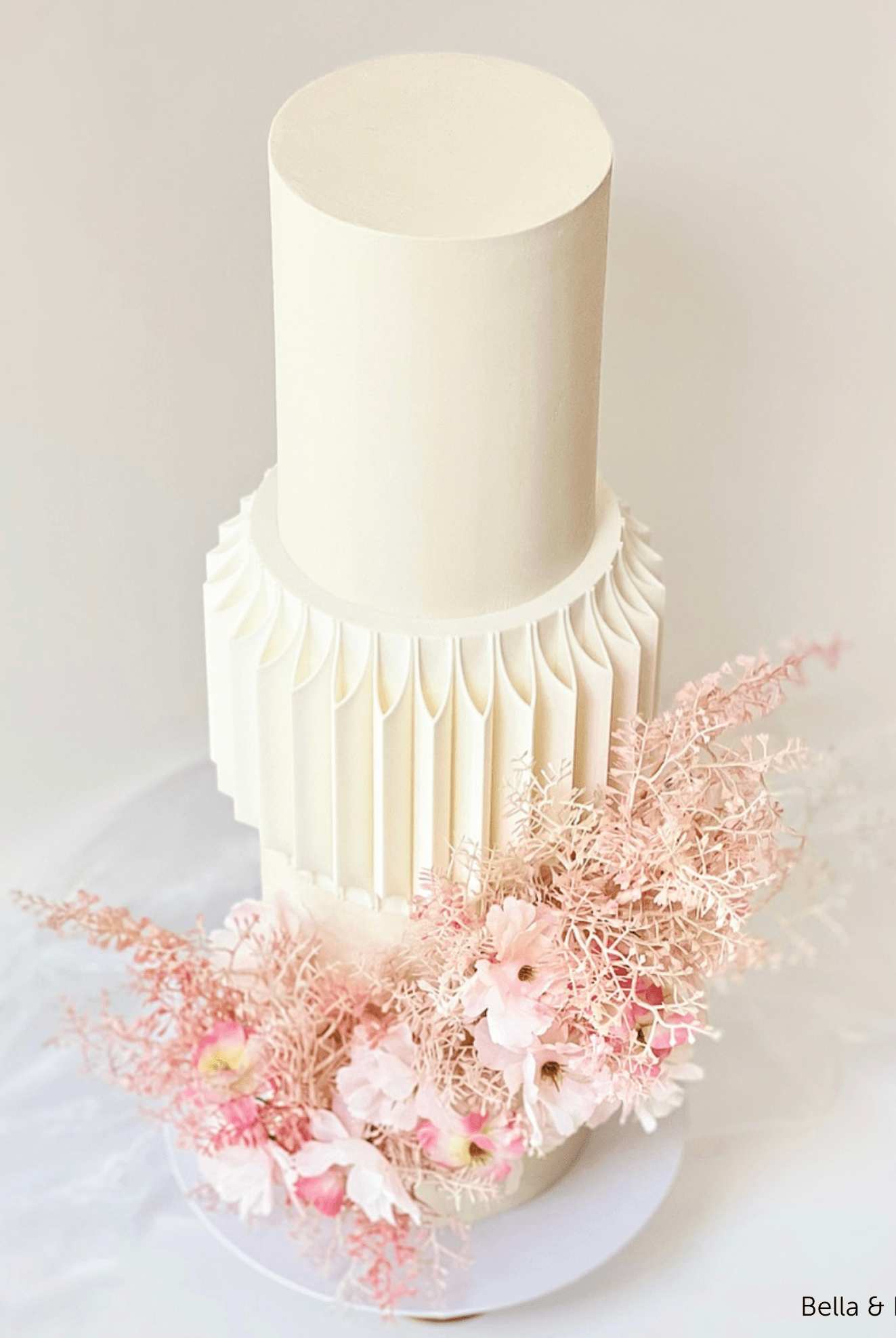 Round Fluted Cake Separator - Prop Options