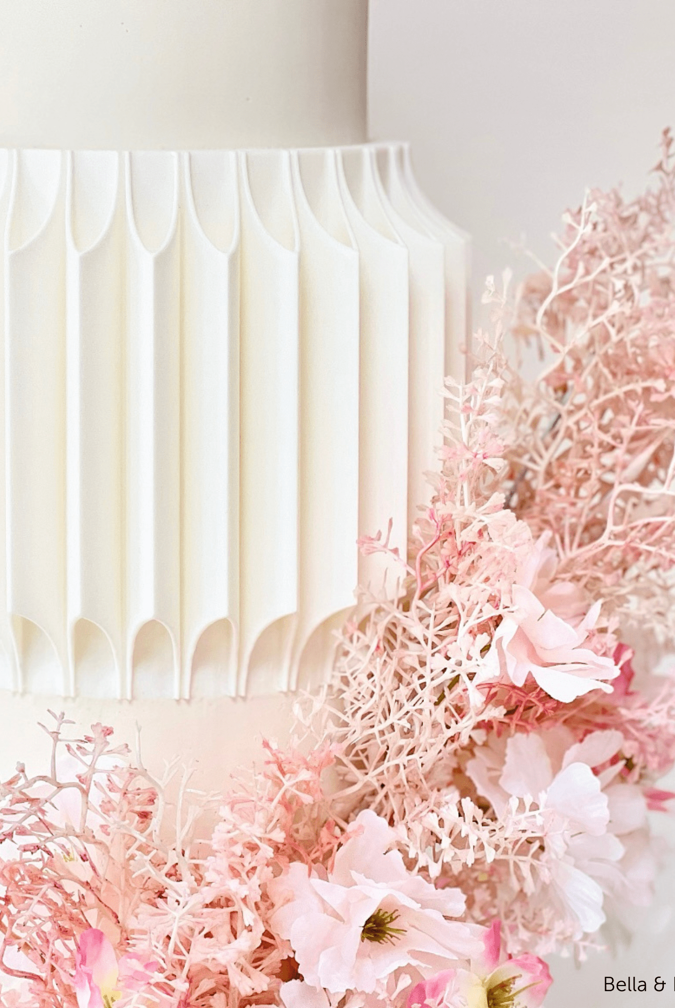 Round Fluted Cake Separator - Prop Options