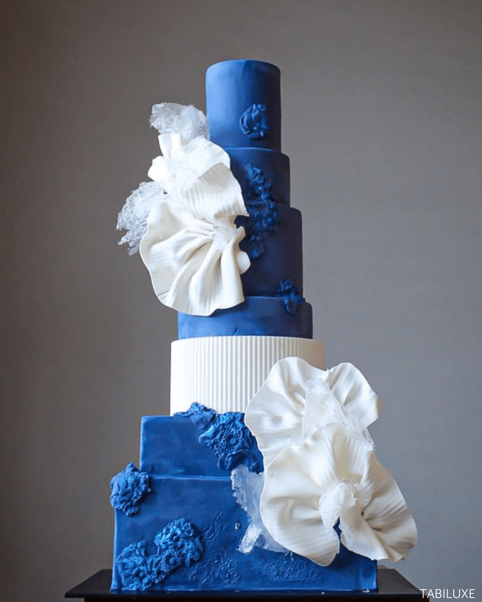 Round Reeded Cake Separator - Prop Options