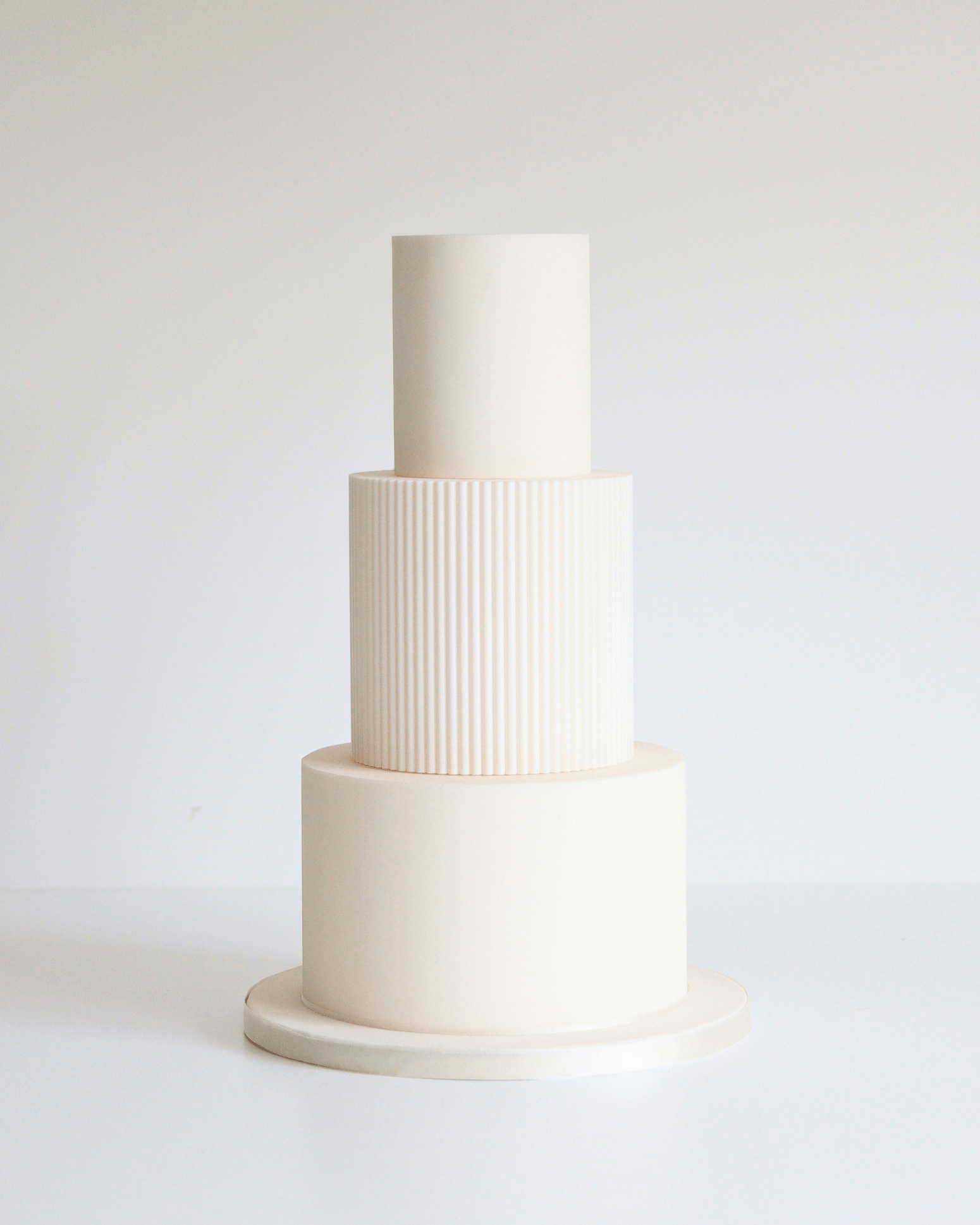 Round Reeded Cake Separator - Prop Options