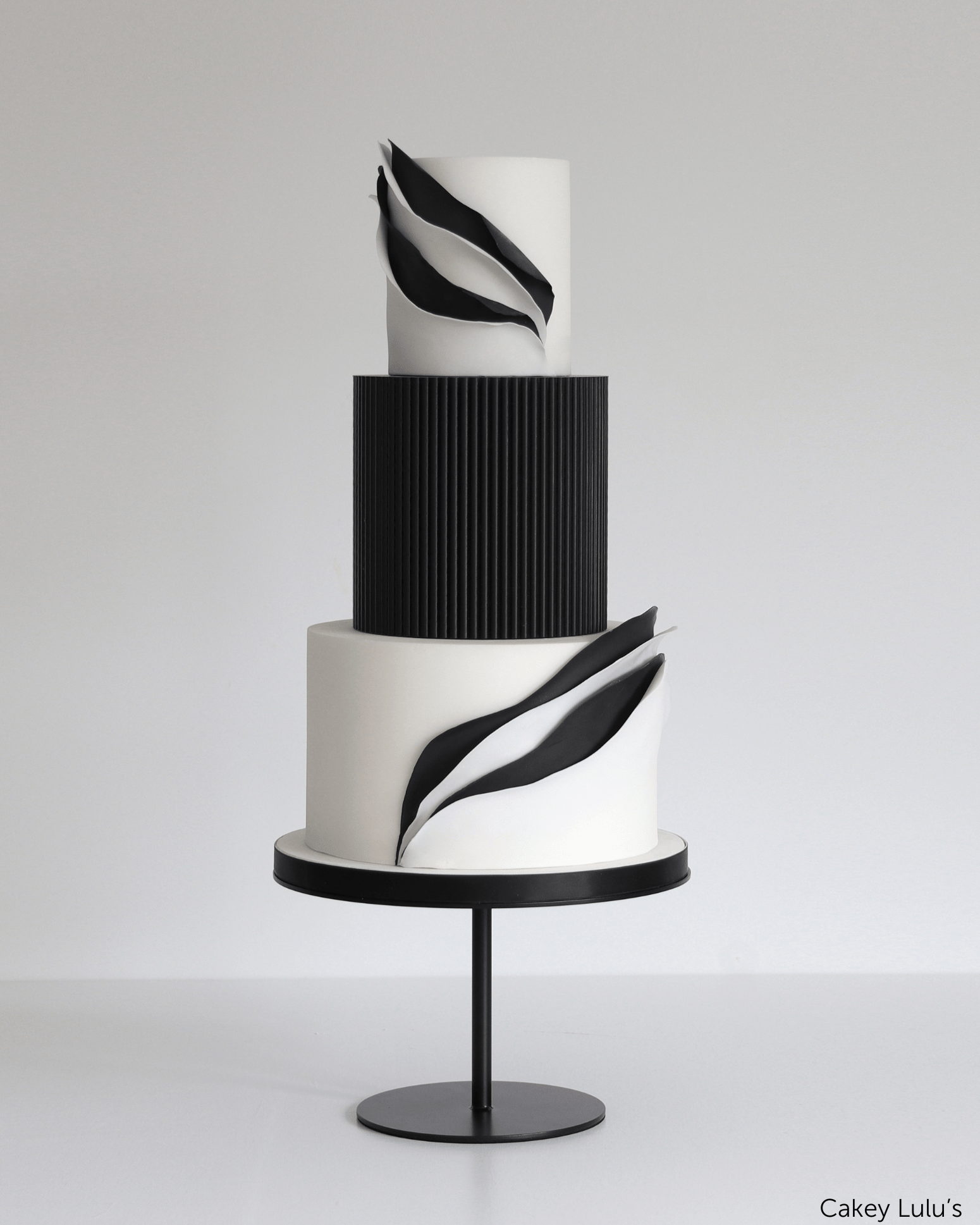 Round Reeded Cake Separator - Prop Options