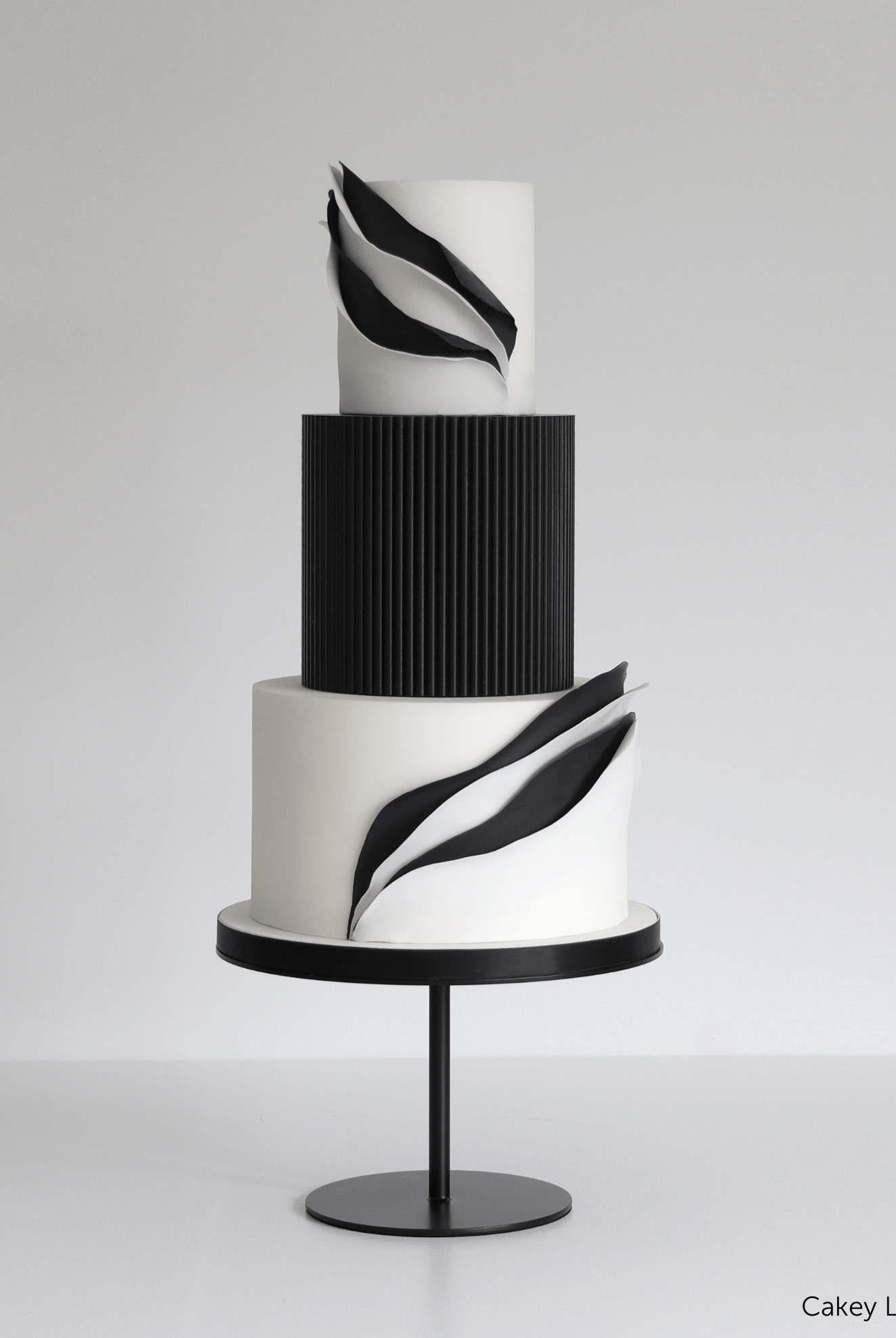 Round Reeded Cake Separator - Prop Options