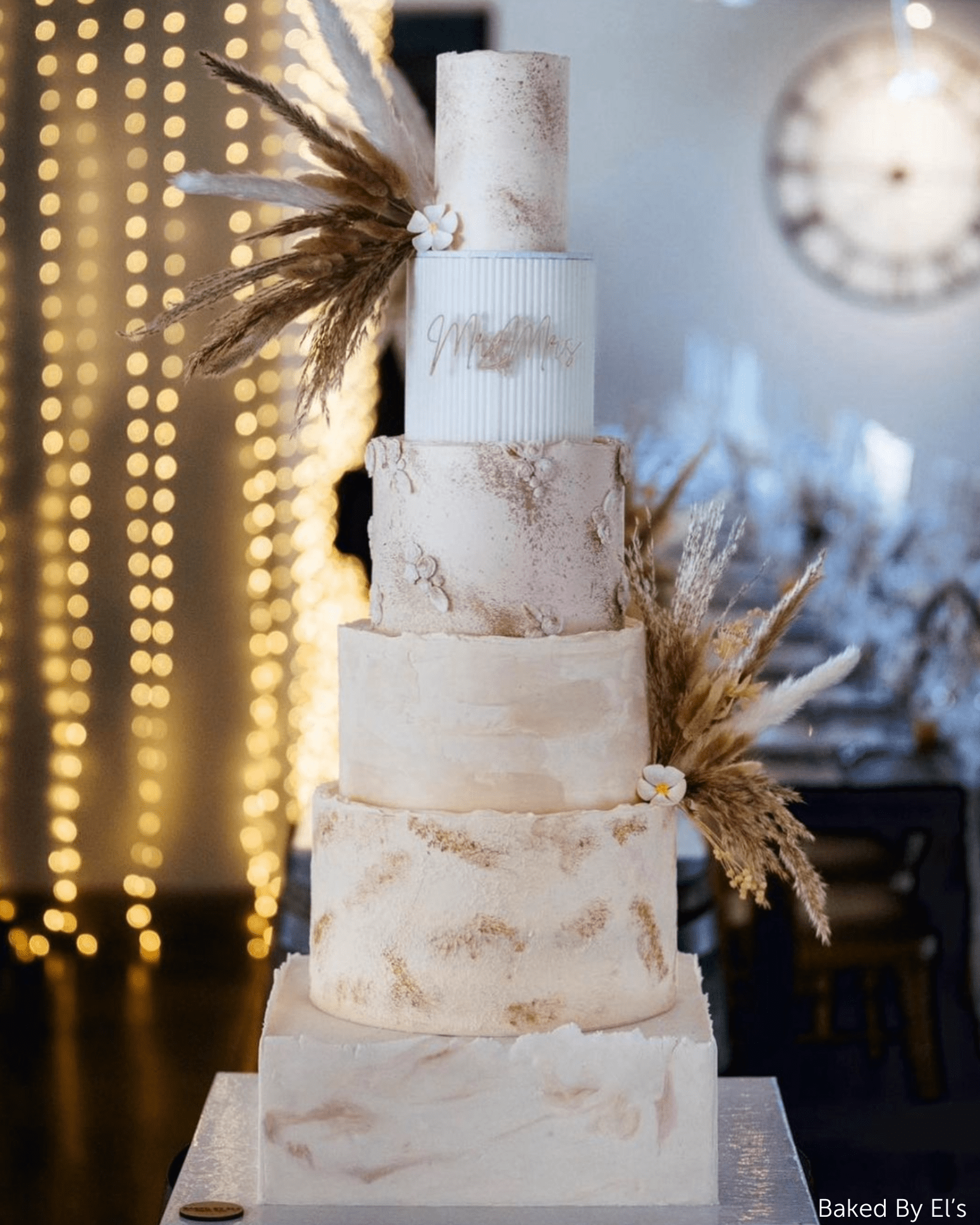 Round Reeded Cake Separator - Prop Options