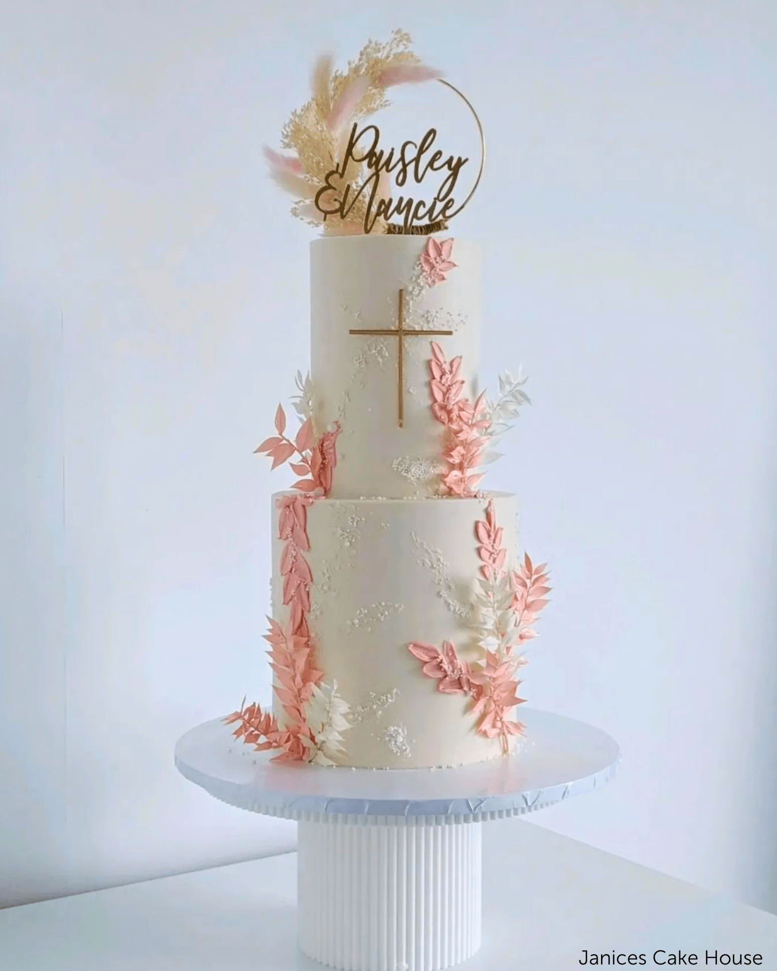 Round Reeded Cake Stand - Prop Options