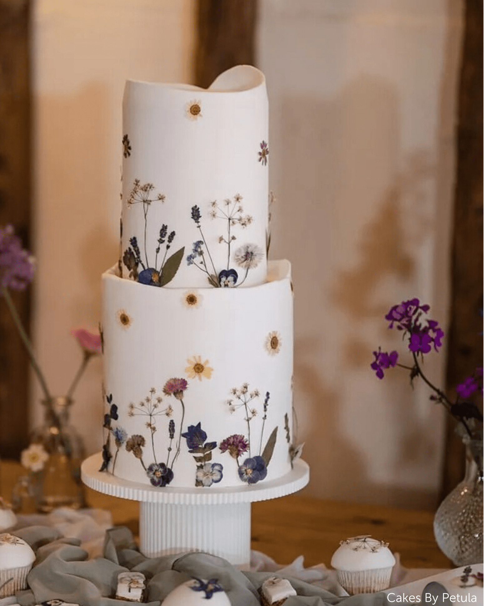 Round Reeded Cake Stand - Prop Options