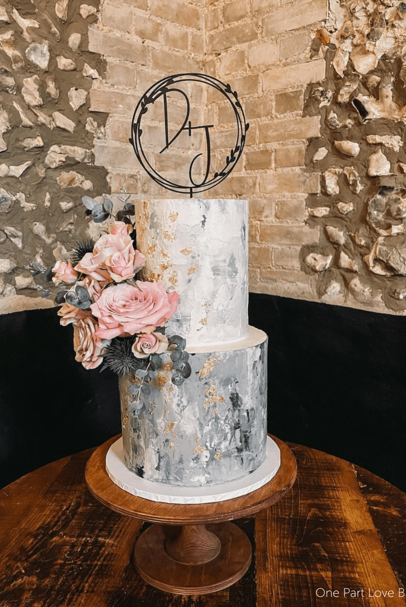 The Hourglass Scandinavian birch stand - Prop Options