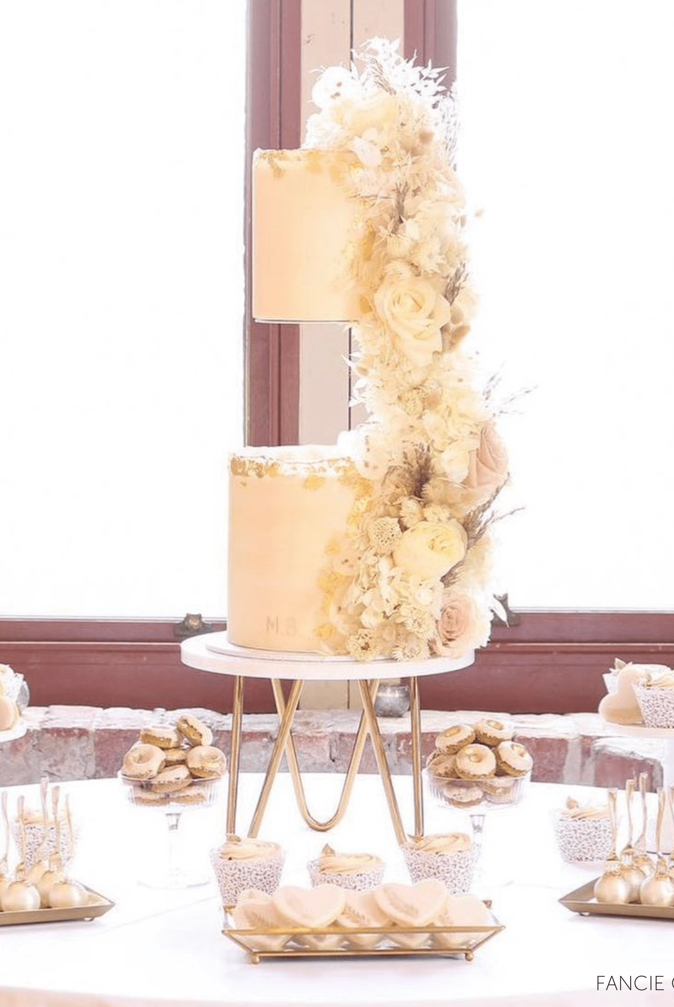 The Pinnacle Acrylic Hairpin Cake Stand - Prop Options