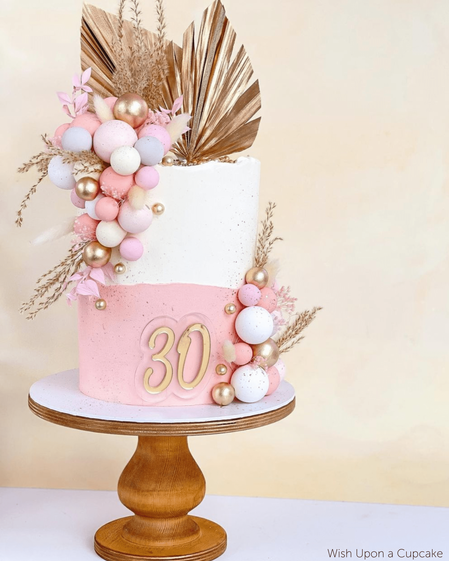 The Teardrop Scandinavian birch stand - Prop Options