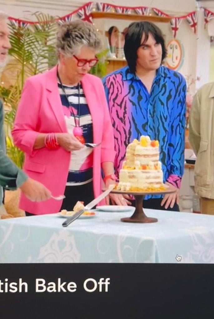 The Hourglass Scandinavian birch stand - Prop Options