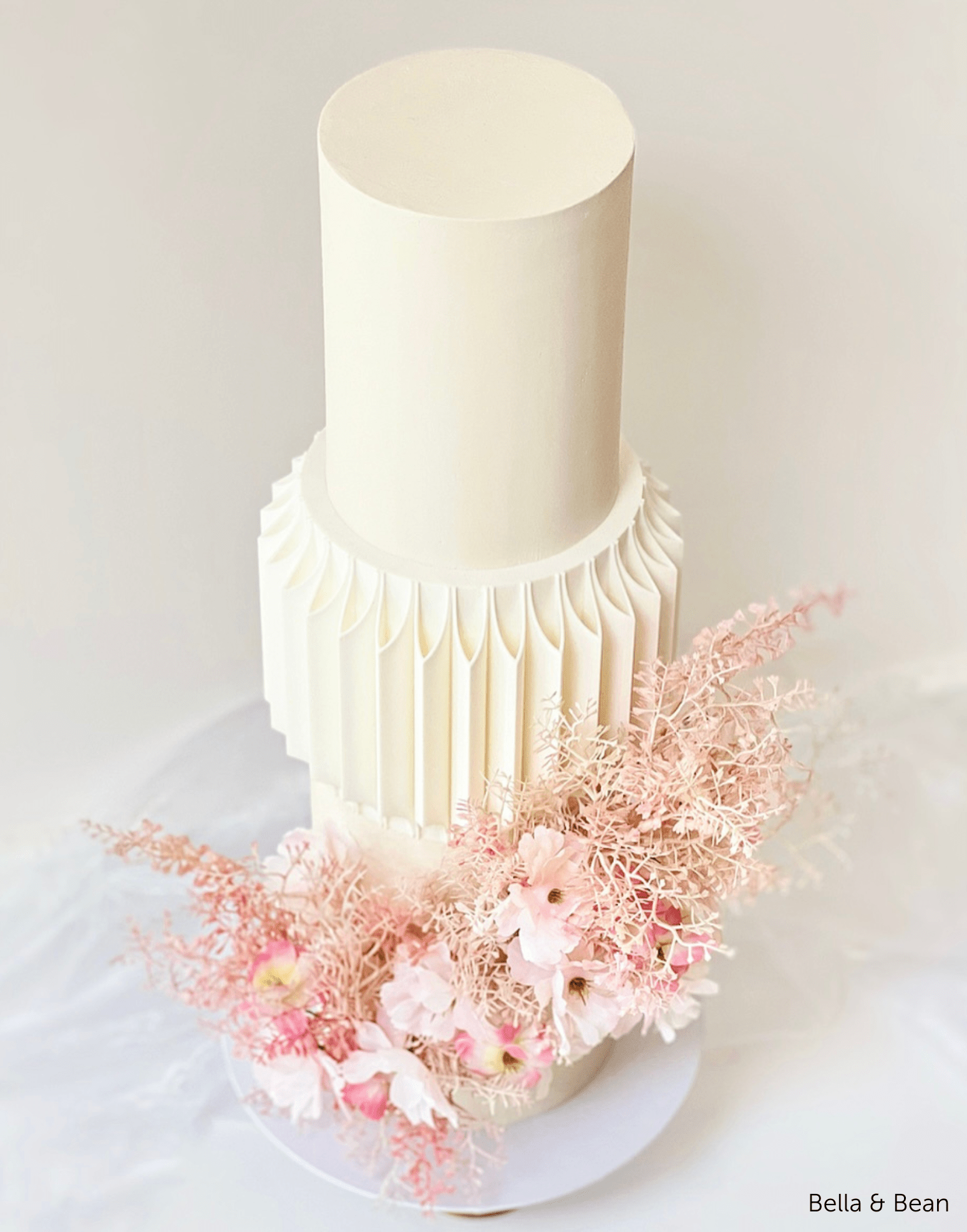 Round Fluted Cake Separator - Prop Options