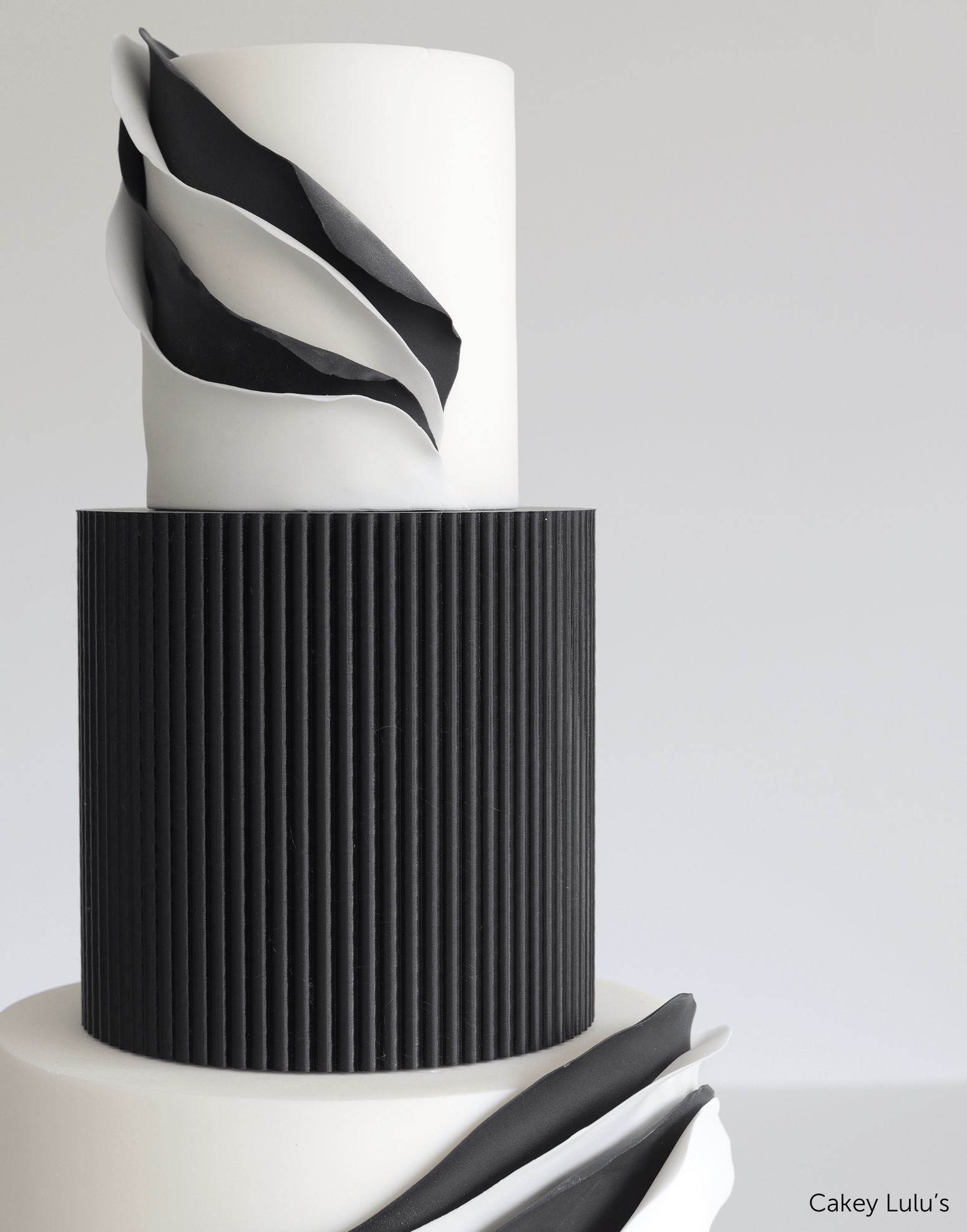 Round Reeded Cake Separator - Prop Options