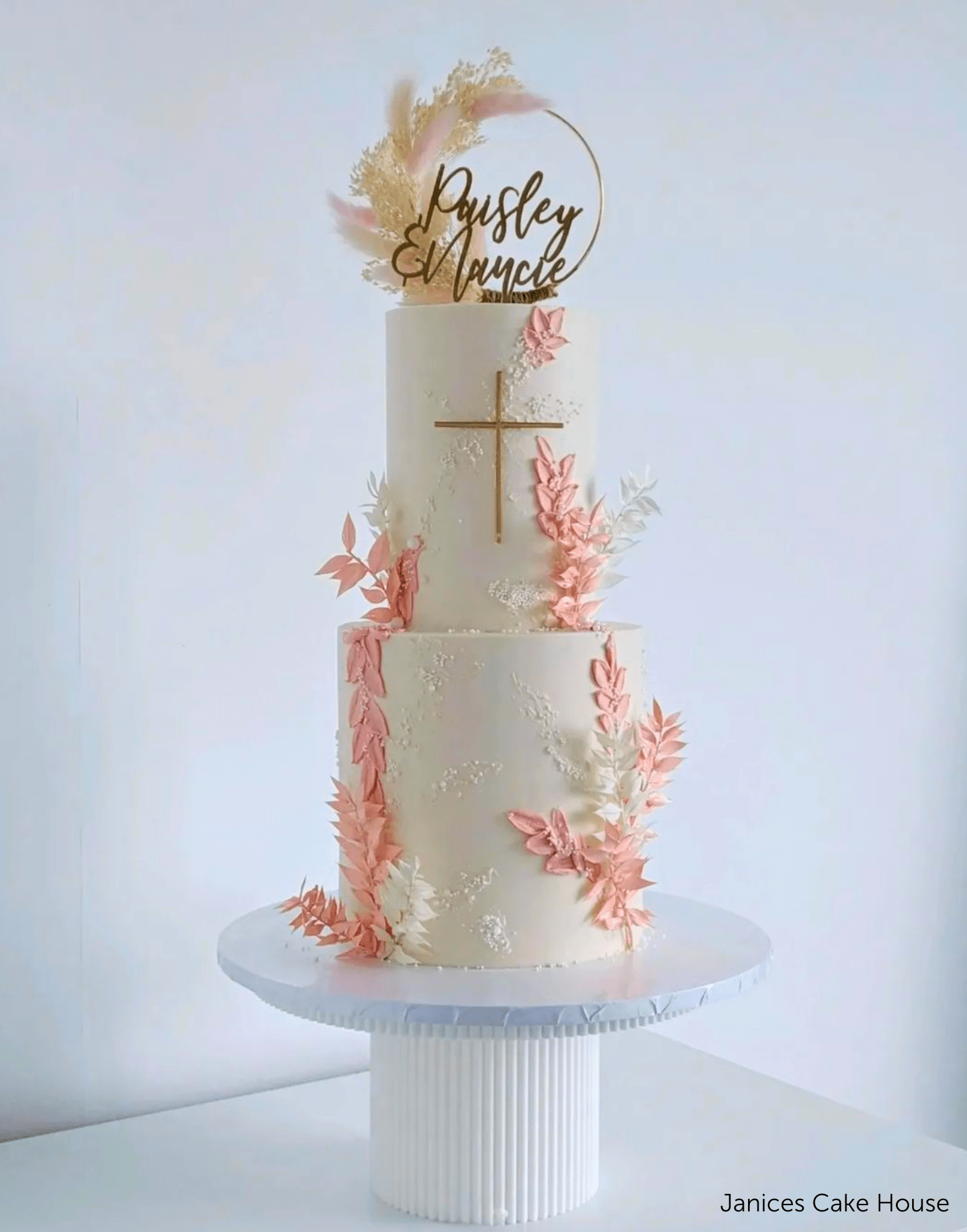 Round Reeded Cake Stand - Prop Options